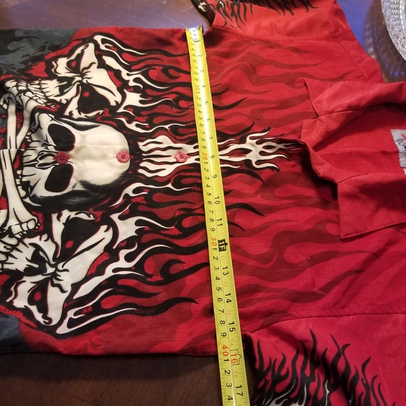 T shirt, red and black - Picture 4 of 6